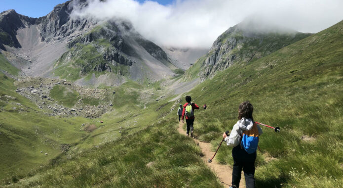Spain pyrenees family hiking kids c senderos ordesa