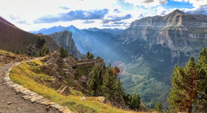 Spain pyrenees ordesa viewpoint pixabay
