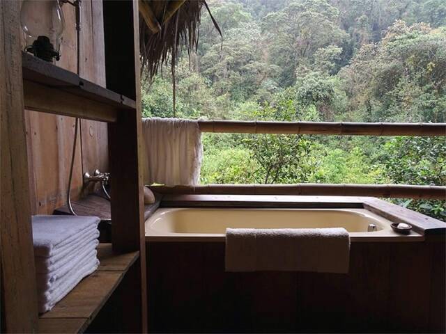 Ecuador mindo bath view c el monte lodge